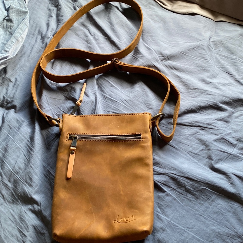 Love 41 zipper leather pouch